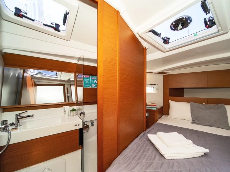 Noleggio barche Jeanneau Sun Odyssey 410 a Lefkáda su Samboat