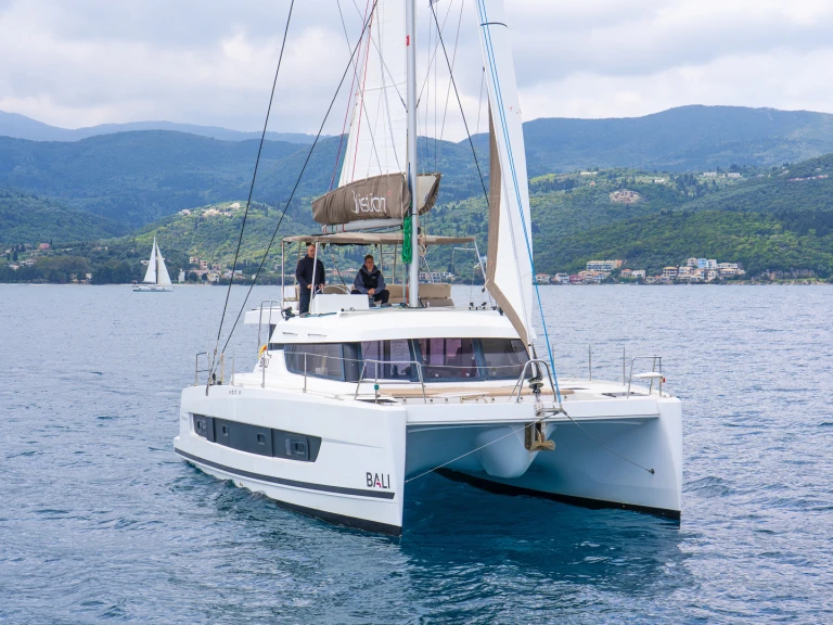 Noleggio Catamarano Bali con patente nautica