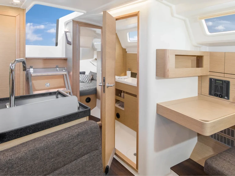 Noleggiare una Hanse Hanse 348 a Cogolin