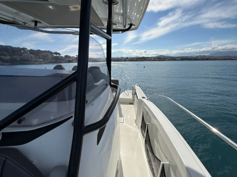 Noleggio Barca a motore Jeanneau con patente nautica