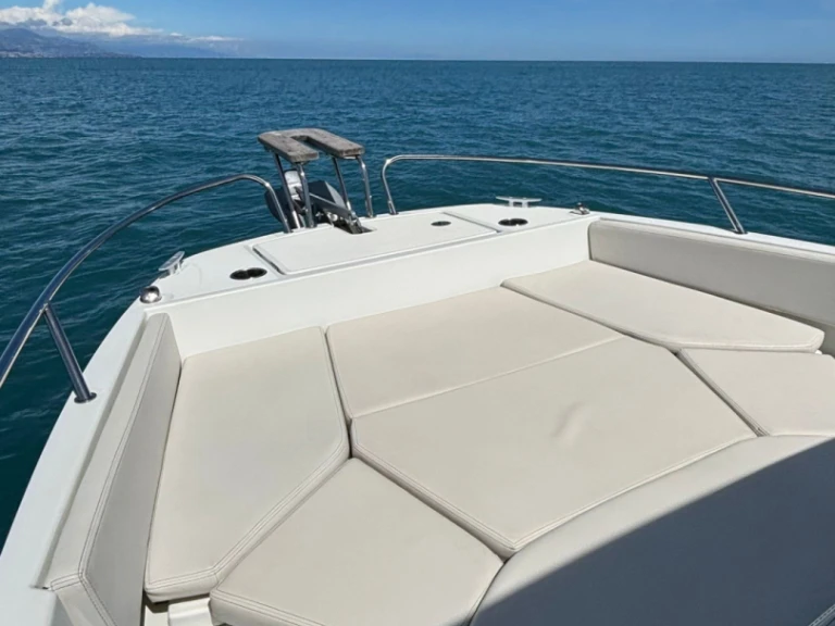 Noleggio barche Antibes economico Flyer 7 SPACEdeck
