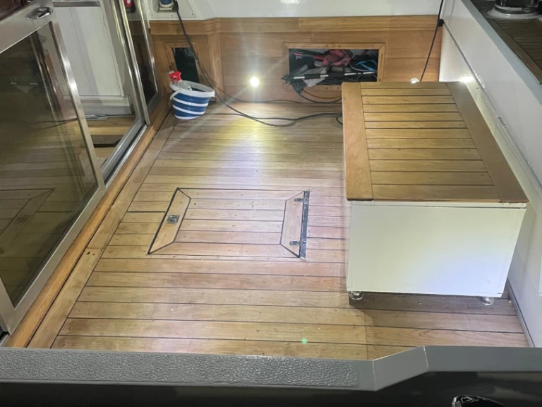 Noleggio barche Posillipo Martinica 42  a Angera su Samboat