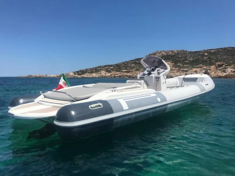 Noleggio Gommone con o senza skipper Pirelli a Porto Turistico Palau