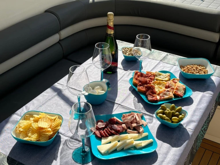Noleggio Barca a motore Princess con patente nautica
