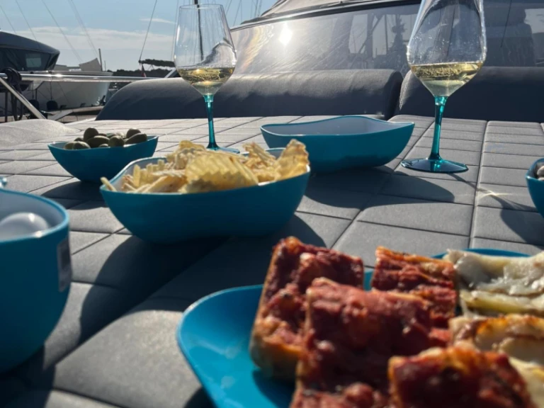 Noleggio Barca a motore con o senza skipper Princess a Nettuno