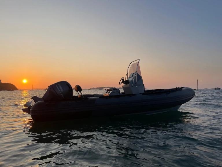 3D Tender 3D Tender 600 Patrol da affittare a  Carantec