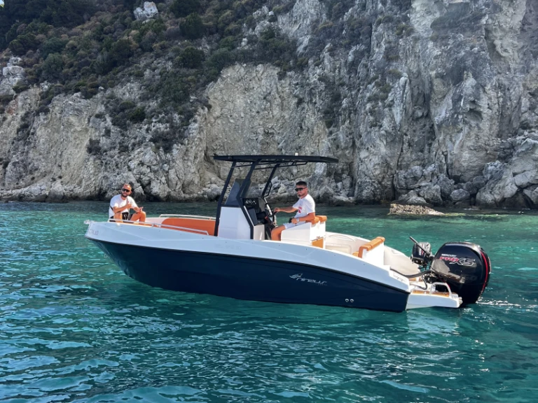 Noleggio Barca a motore Nireus con patente nautica