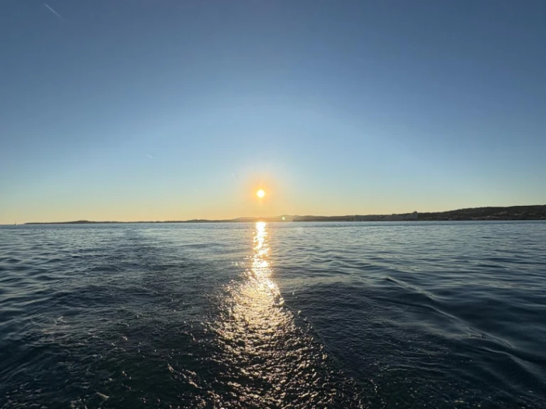Noleggio barche Hunter Hunter 38 a Saint-Laurent-du-Var su Samboat