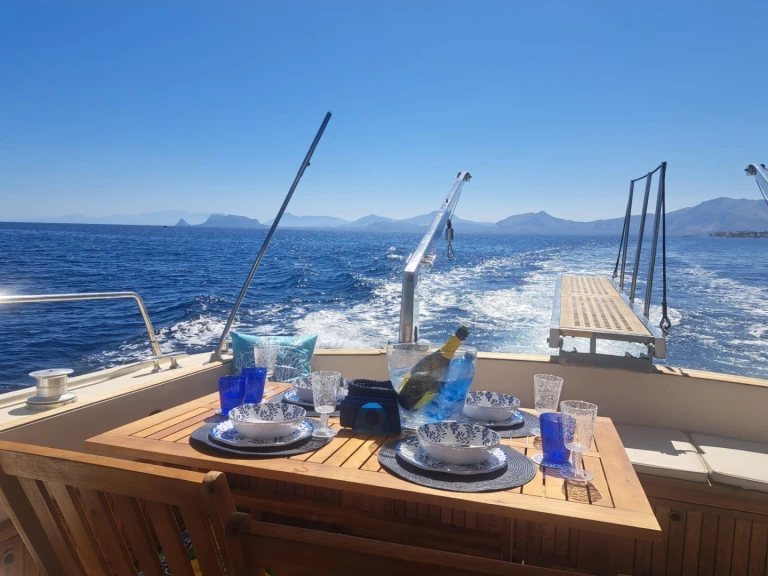 Noleggiare una superitalia flybridge a Palermo