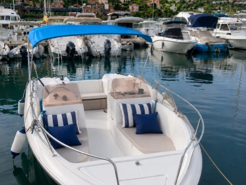 Noleggio Barca a motore Arcoa con patente nautica