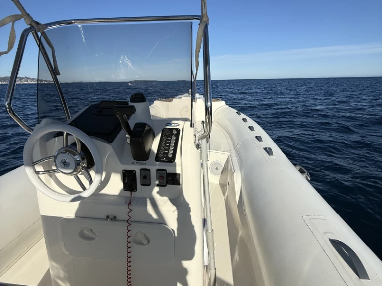 Gommone a noleggio a Cannes al miglior prezzo