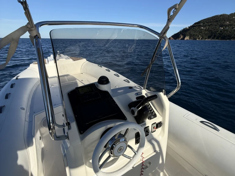 Noleggio a Cannes – Capelli Capelli 700 Sun su SamBoat