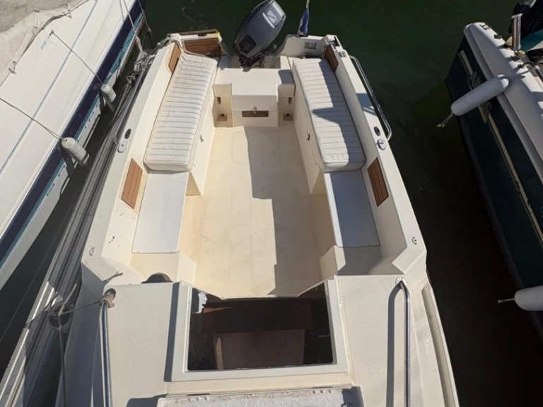 Noleggio Barca a motore con o senza skipper Jeanneau a Francia