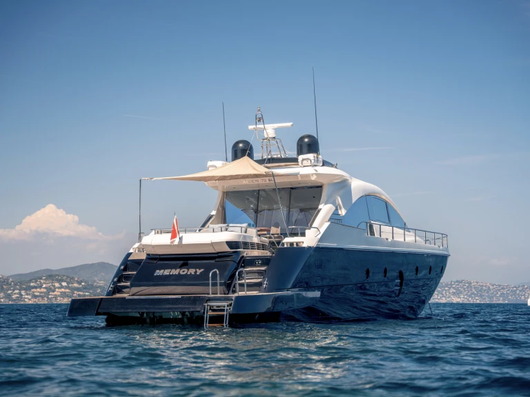 Noleggio Yacht di lusso Aicon con patente nautica