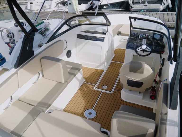 Noleggio barche Bayliner BAYLINER VR4 a Aix-les-Bains su Samboat