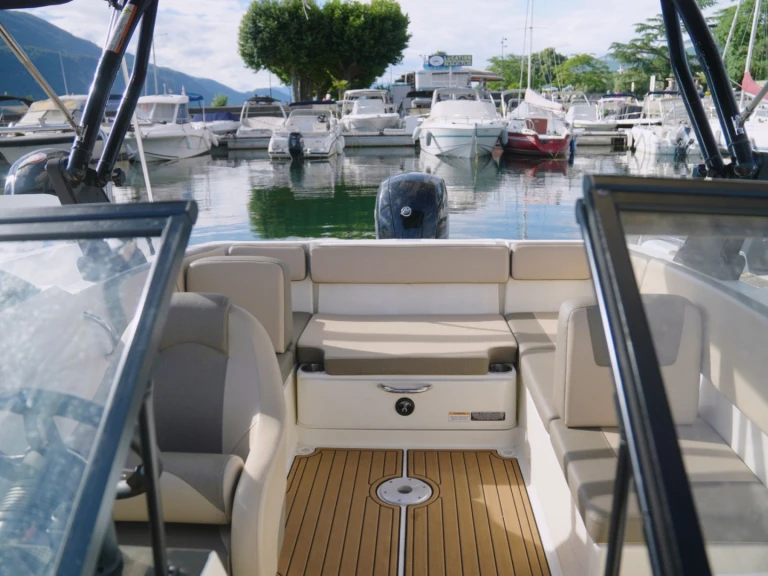 Noleggio Barca a motore con o senza skipper Bayliner a Aix-les-Bains