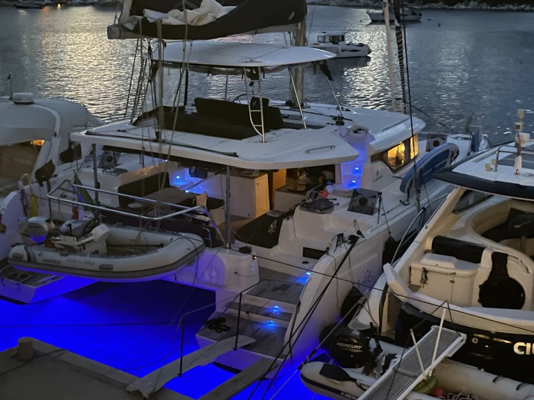 Noleggio Catamarano Lagoon con patente nautica
