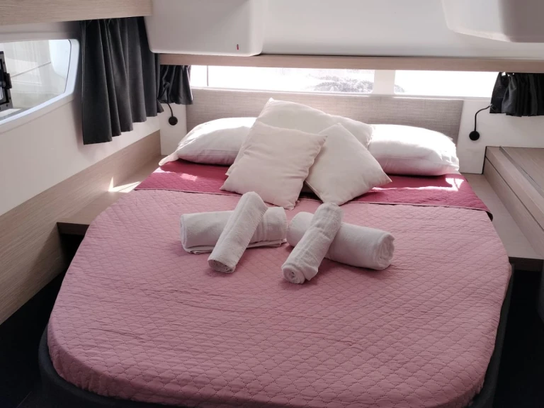 Noleggiare una Fountaine Pajot Isla 40 a Cagliari