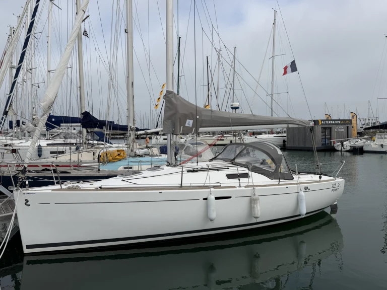 FIRST 25.7 Q.R FIRST 25.7 Q.R da affittare a  Port-Haliguen