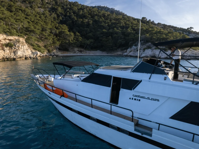 Noleggio Yacht di lusso Cantieri Di Pisa con patente nautica