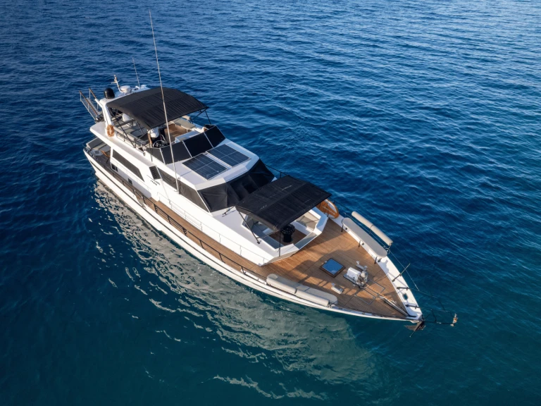 Yacht di lusso a noleggio a Mikrolimano al miglior prezzo