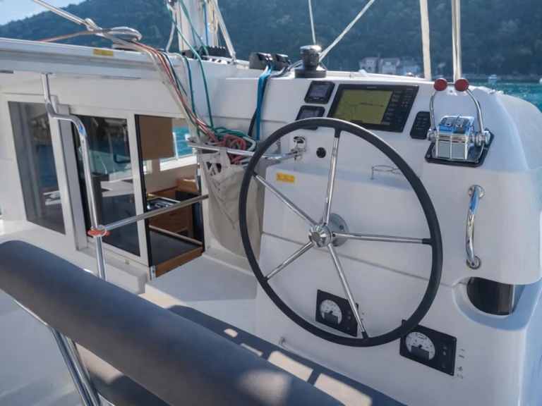 Catamarano a noleggio a Antibes al miglior prezzo