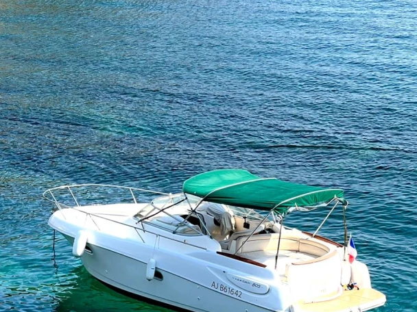 Noleggio Barca a motore Jeanneau con patente nautica