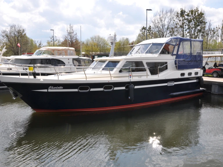 Noleggio Houseboat Pedro con patente nautica
