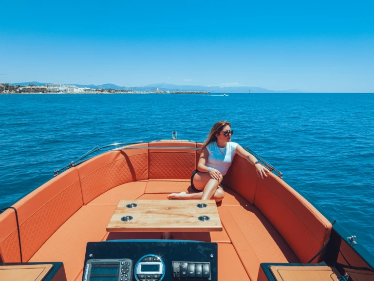 Barca a motore a noleggio a Puerto Marina Benalmadena al miglior prezzo