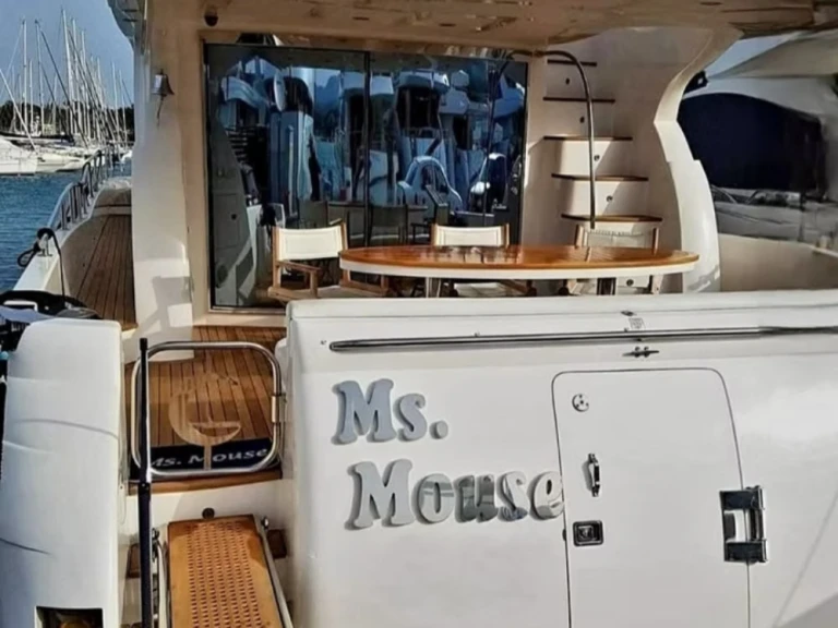 Noleggio Yacht di lusso a Gouviá – Gulf Craft Majesty 66