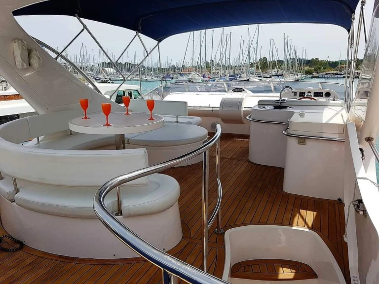 Noleggio Yacht di lusso con o senza skipper Gulf Craft a Gouviá