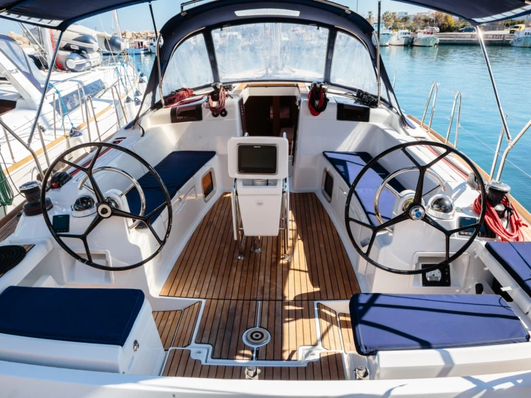 Noleggio Barca a vela Jeanneau con patente nautica
