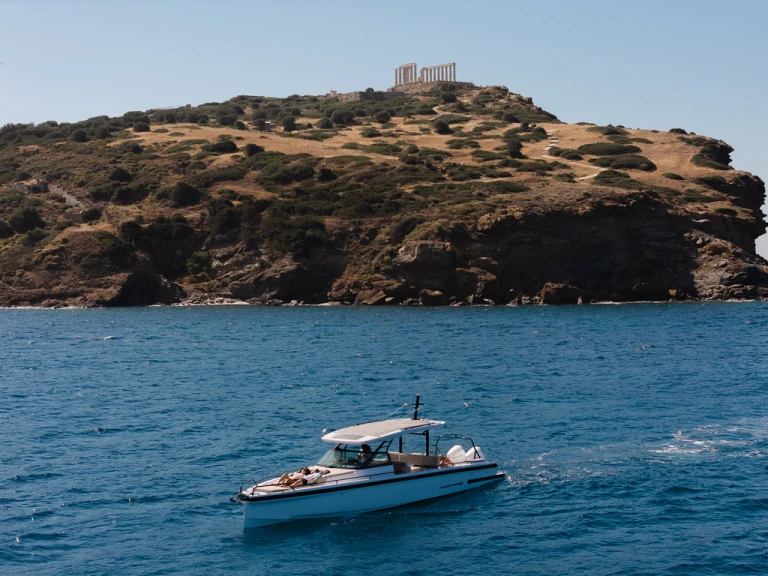 Noleggio Barca a motore Axopar con patente nautica