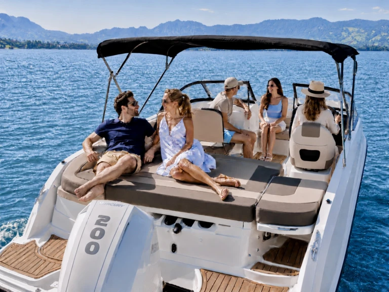 Noleggio Barca a motore Bayliner con patente nautica