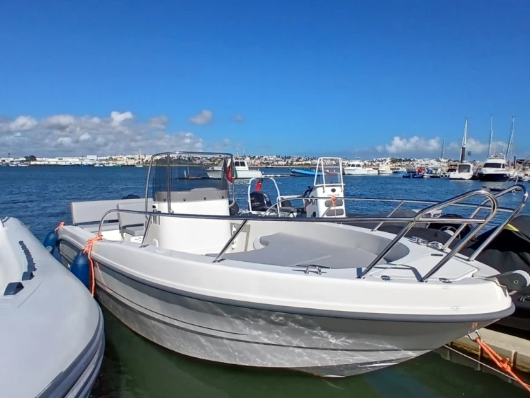 Noleggio Barca a motore a Portimão – Capelli Freedom 20