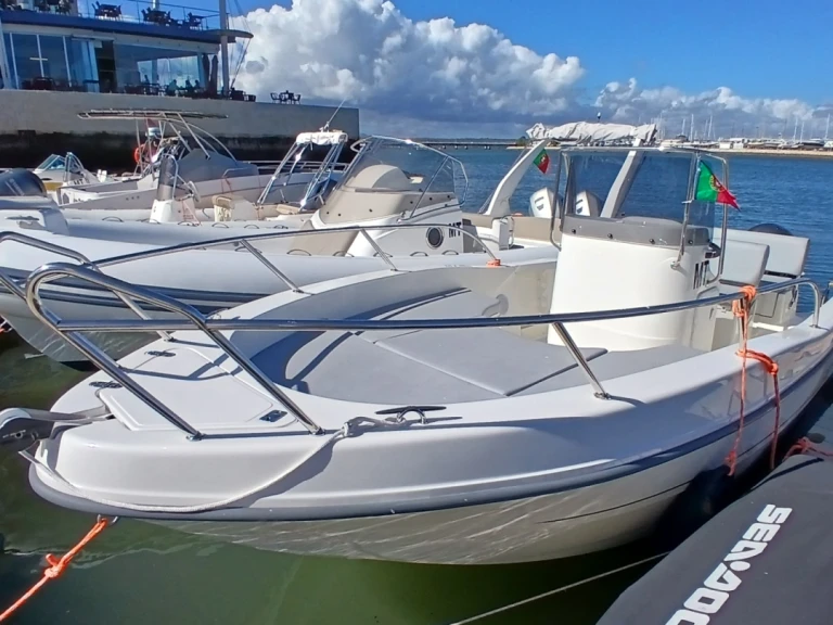 Noleggio Barca a motore Capelli con patente nautica