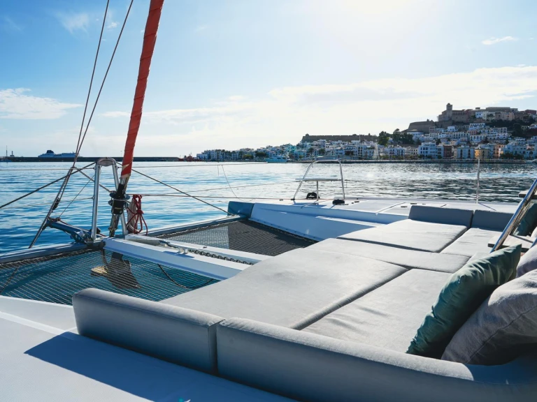 Catamarano a noleggio a Es Jondal al miglior prezzo