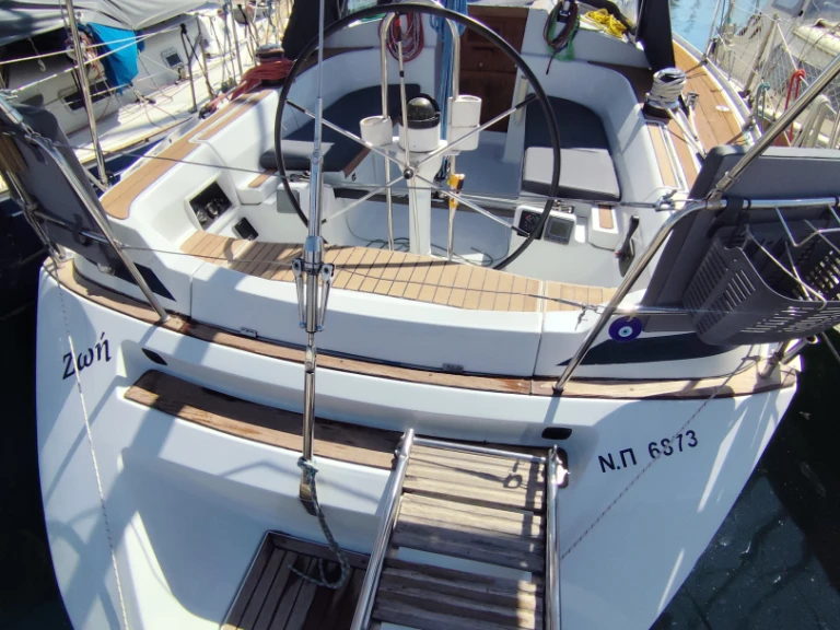 Noleggiare una Grand Soleil Grand Soleil 37 Race a Atene