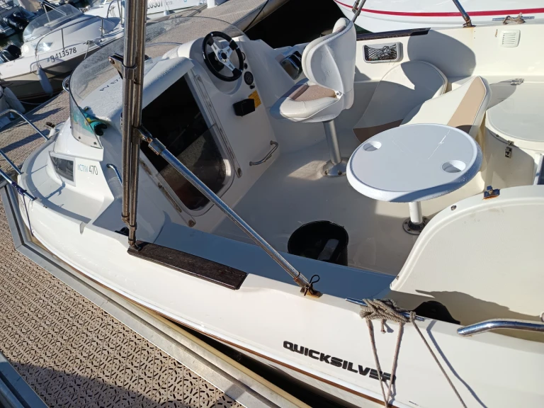Noleggio Yacht di lusso a Le Barcarès – Quicksilver Activ 470 Cabin