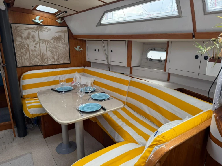 Noleggio barche Jeanneau Sun Odyssey 37.1 a Golfe-Juan su Samboat