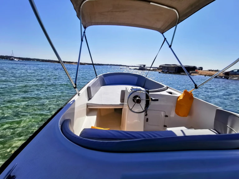 Noleggio Barca a motore MARRIOM con patente nautica