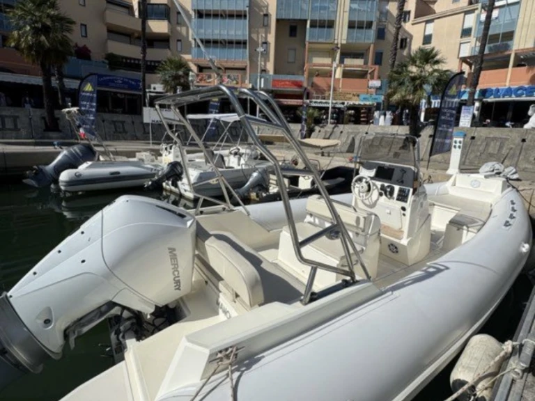 Noleggio Gommone Nuova Jolly con patente nautica