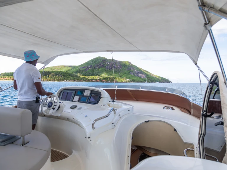 Noleggio Yacht di lusso Azimut con patente nautica