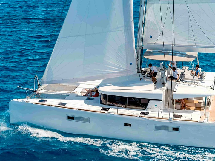 Noleggio Catamarano Lagoon con patente nautica