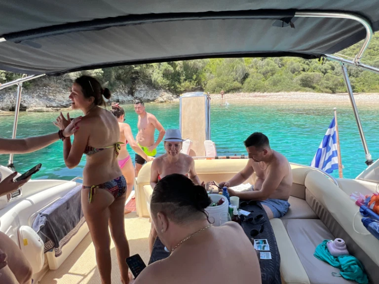 Noleggio Barca a motore a Nydri – Sunseeker Portofino 400