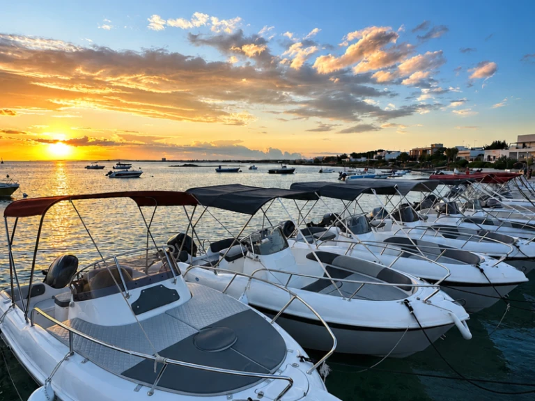 Noleggiare una Albatros Open 5.65 a Porto Cesareo