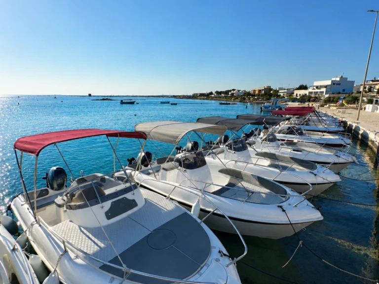 Noleggio Barca a motore a Porto Cesareo – Albatros Open 5.65