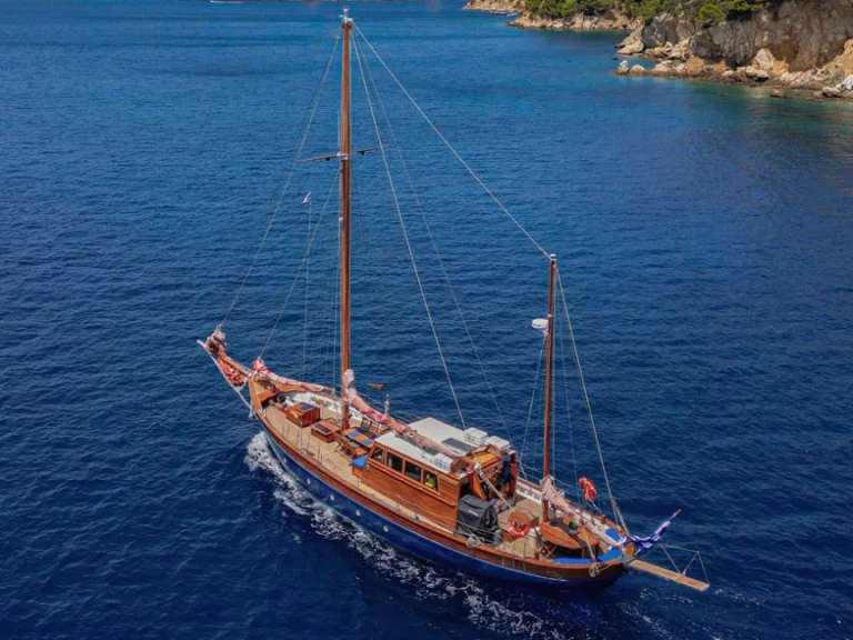 Noleggio Barca a vela a Skiathos – Custom made by Psarros shipping Liberty