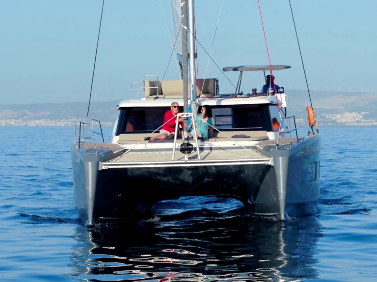 Noleggio Catamarano Aventura con patente nautica