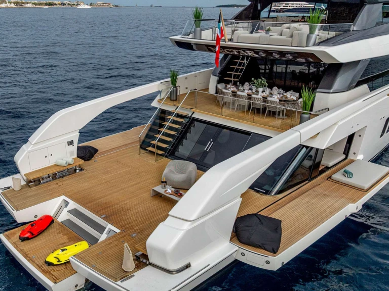 Noleggio Yacht di lusso San Lorenzo con patente nautica